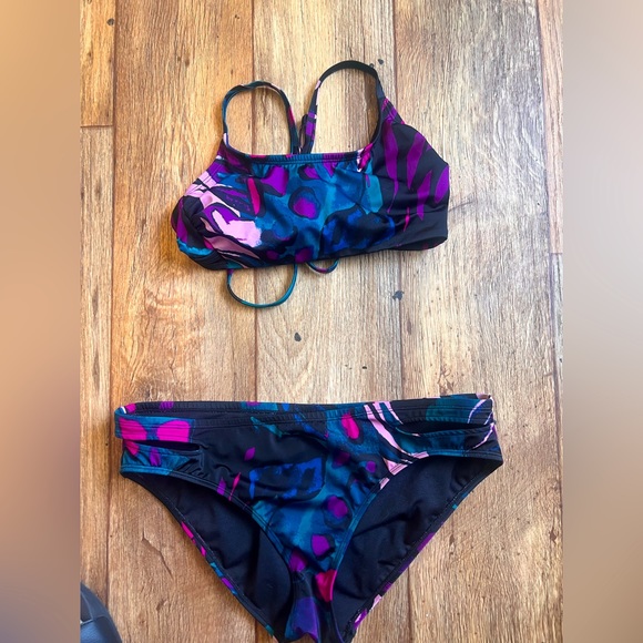 2 piece womens swimsuit- top size S & bottoms size L - Picture 1 of 6